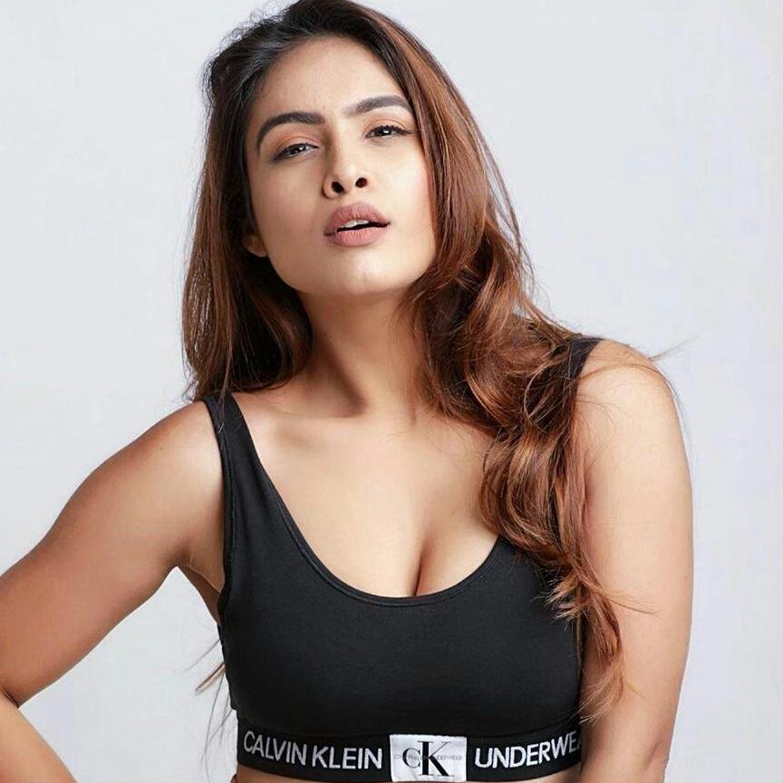 Ritika 909011