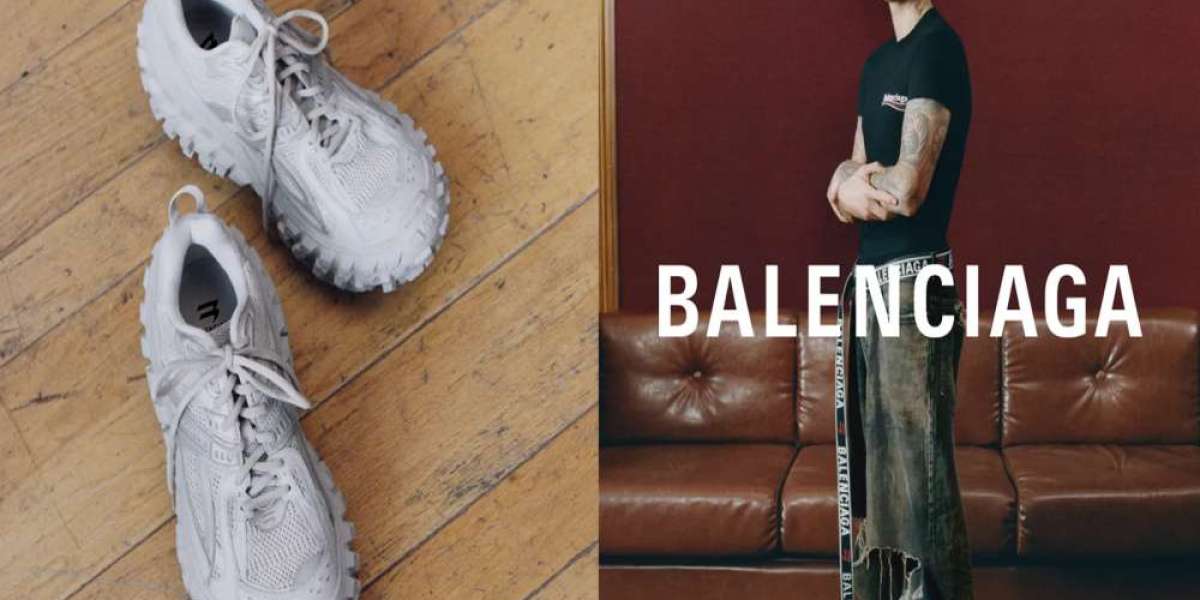 Balenciaga Outlet fashion-everywhere this past