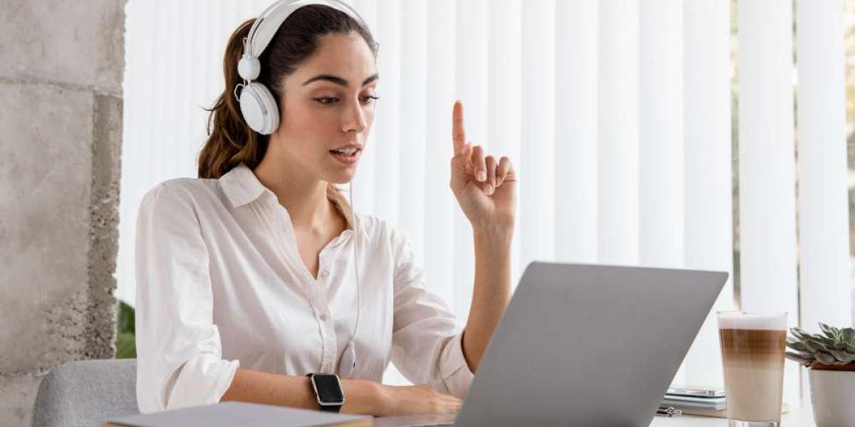 Navigate CLAT 2025: Comprehensive Online Coaching Solutions