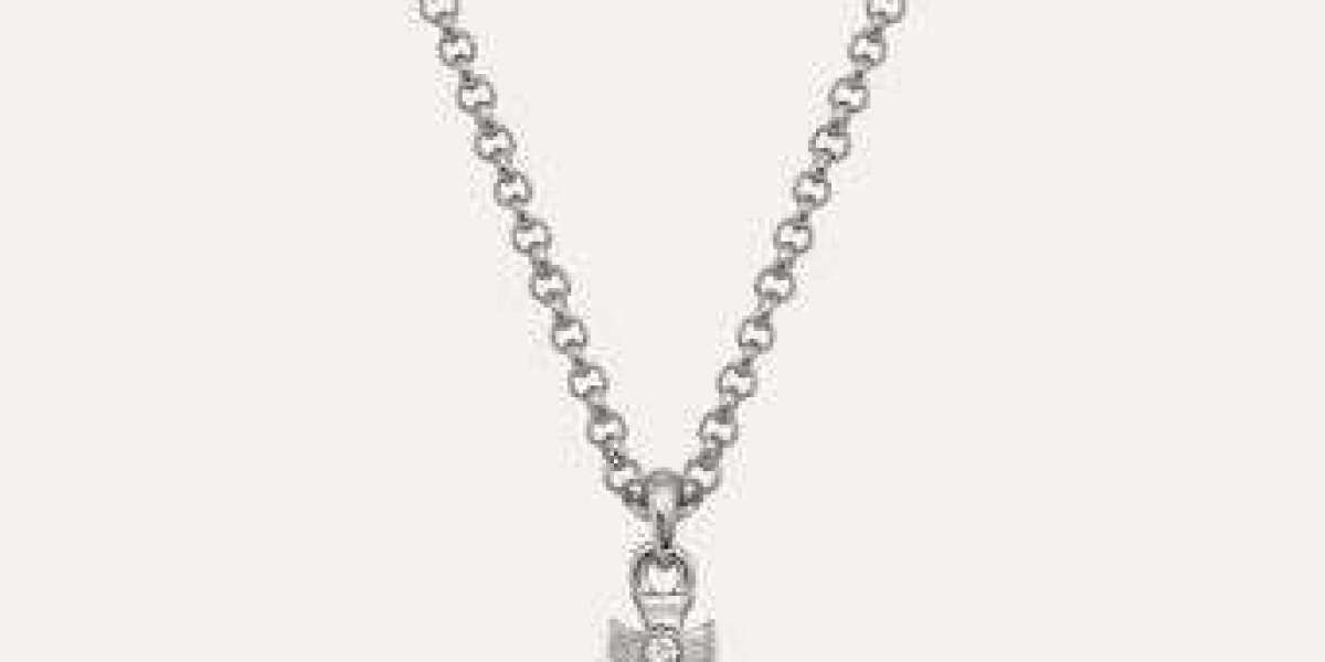 The Allure of Fashion Necklaces