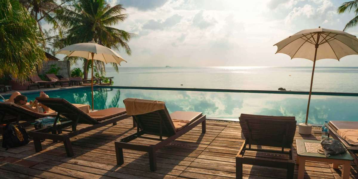 What is the Best Time to Book a Hotel Room for Peak and Off-Peak Seasons?