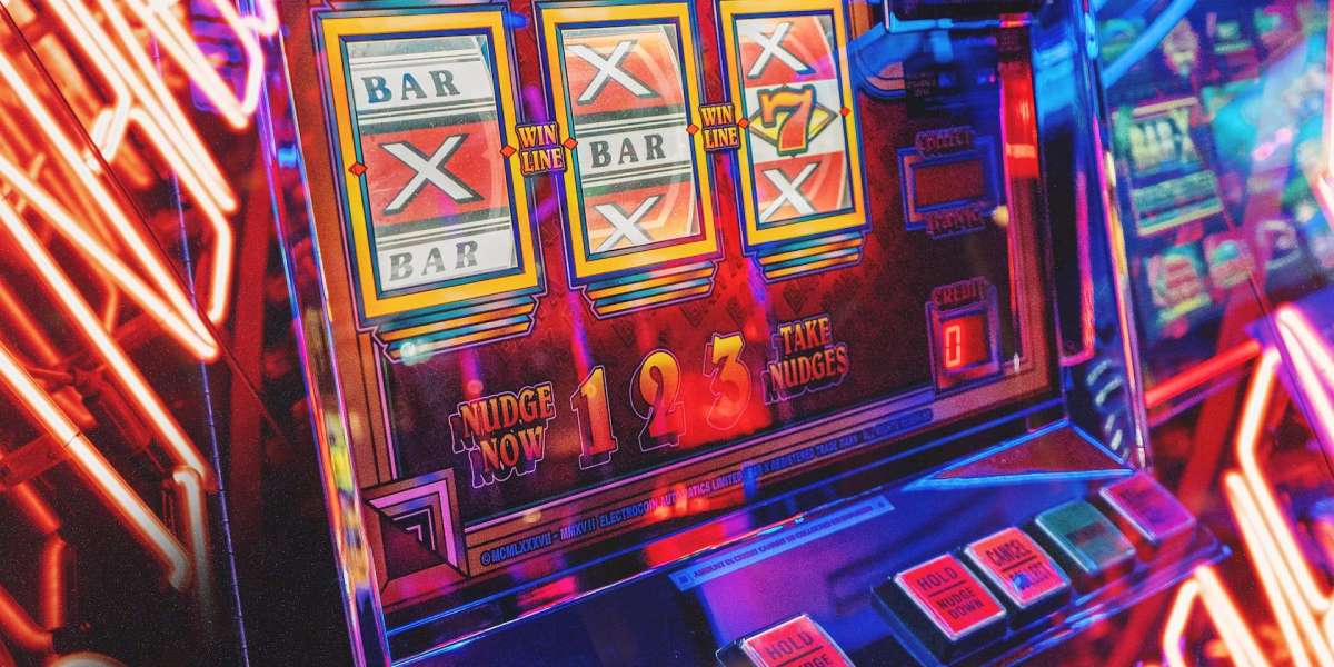 Online Casino Slots That Offer Random Cash Drops in Bonus Games