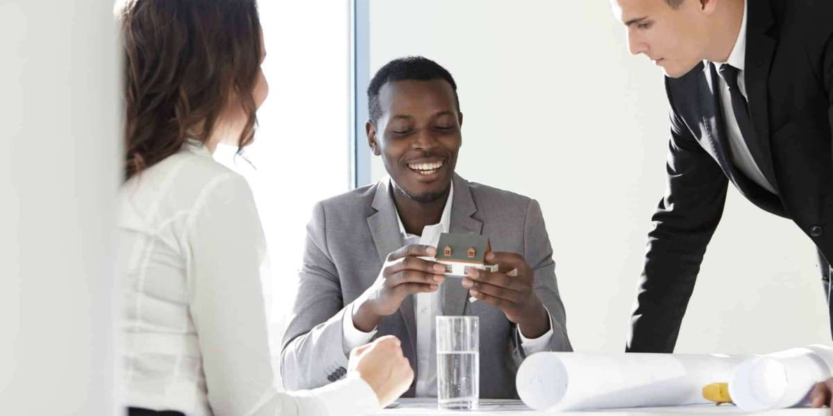 Understanding the Differences Between UK Short-Term and Long-Term Work Visas: Explained by Immigration Expert Solicitors