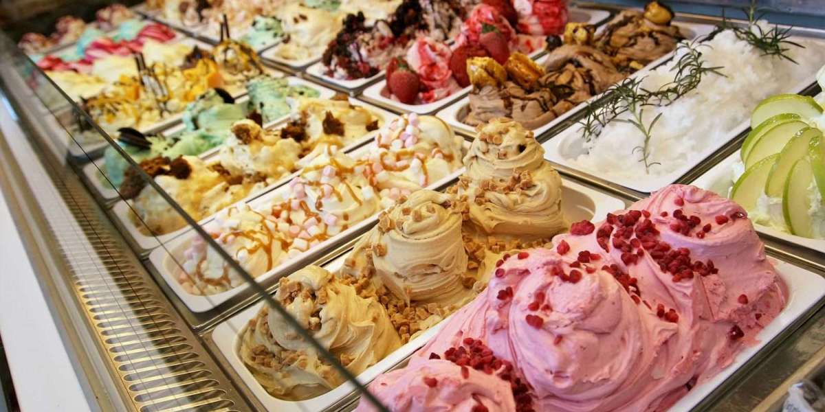 Baking Meets Chilling: How to Serve Pastries with Ice Cream Like a Pro?