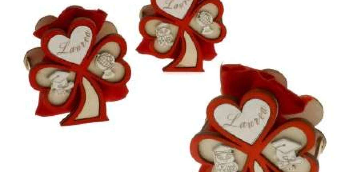 Use Flowers And Plants As Wedding Favors