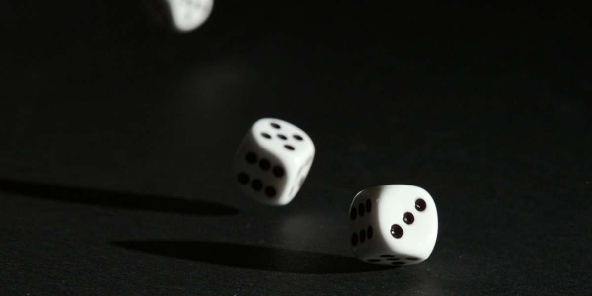 Slots de cassino online que oferecem selvagens pegajosos em recursos de bônus