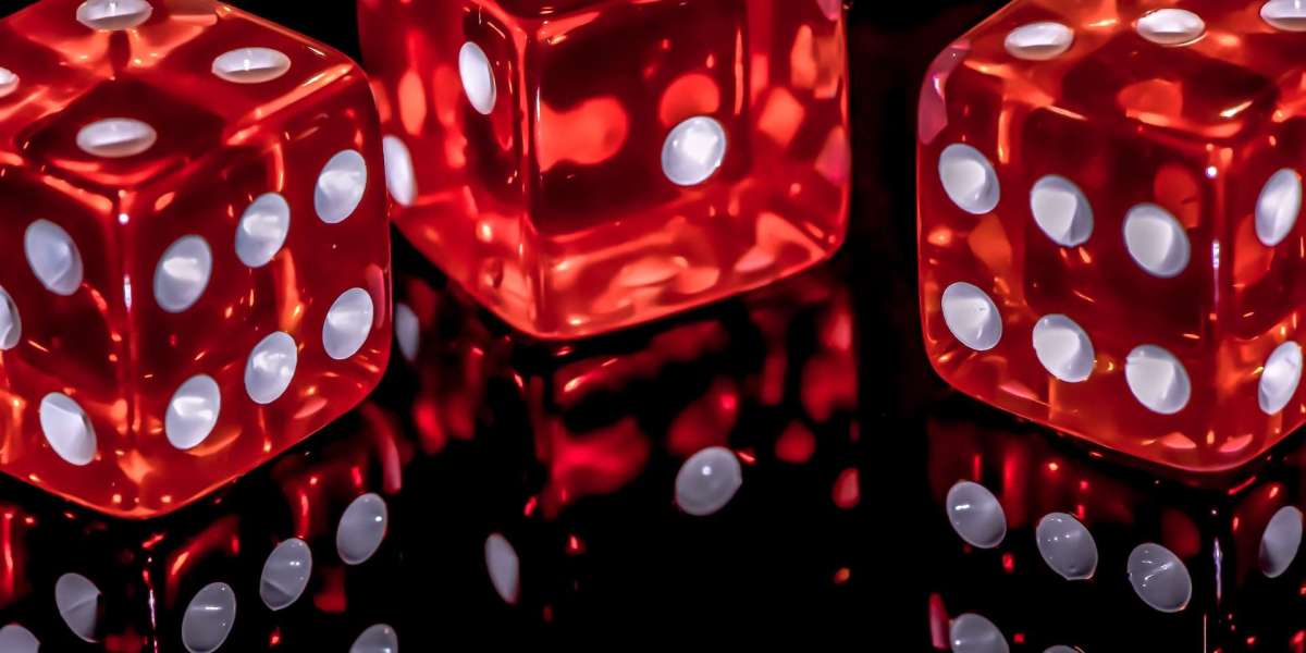 Dlaczego niektóre darmowe spiny w kasynach online mają maksymalne limity wygranych i jak je pokonać