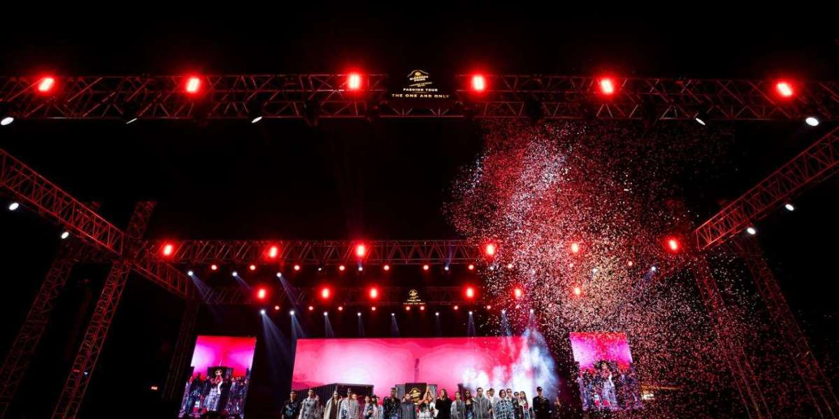 Blenders Pride Packaged Drinking Water Fashion Shows: Luxury Through En-Vogue Individual Events