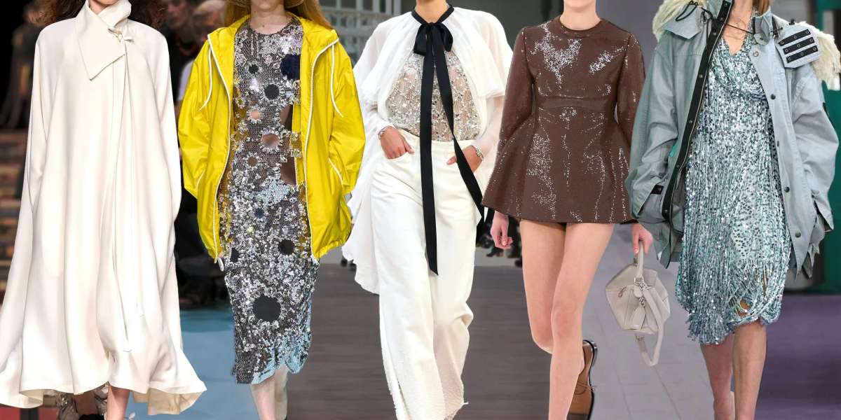 Golden Goose And let not forget her bold neongown