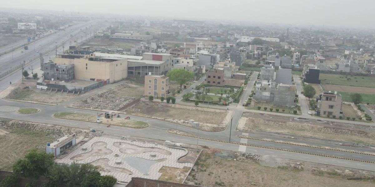 Why 2 Marla Commercial Plots in Lahore Are a Smart Investment in 2025? – Top Locations, Prices & ROI Potential