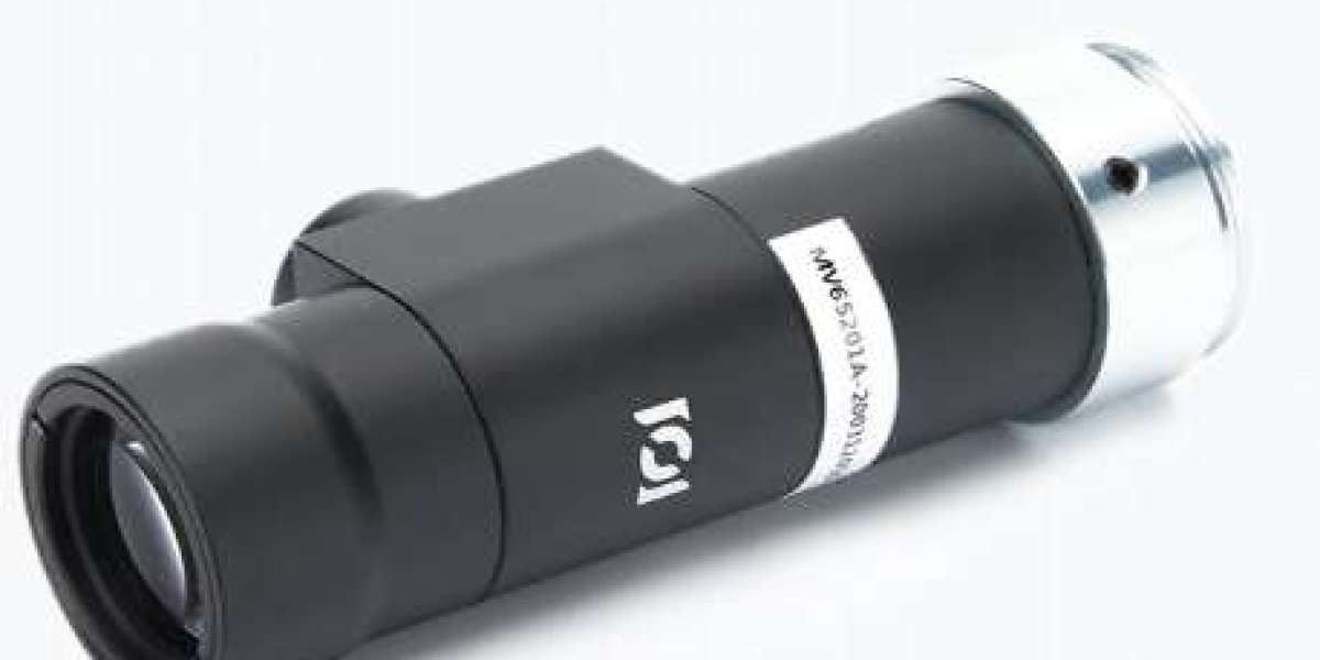 Lens with good auto focus that work well for night pics too?