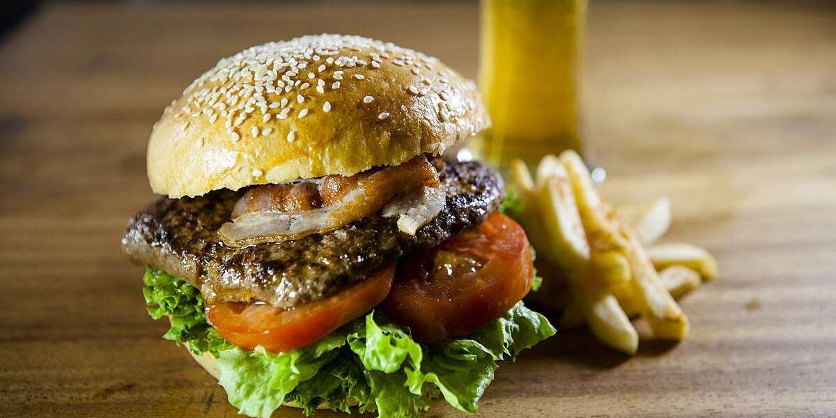 What Makes the Best Burgers in Lahore So Popular
