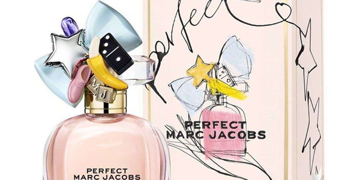 Su Hoan Hao Trong Marc Jacobs Daisy Perfect