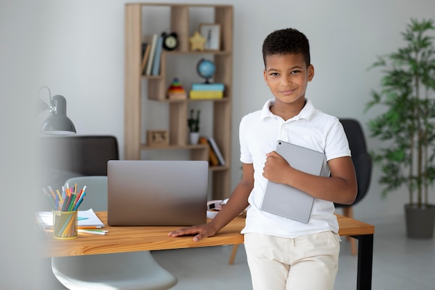 Balancing Technology and Traditional Teaching Methods: Maximizing Learning Outcomes - SSVM School of Excellence