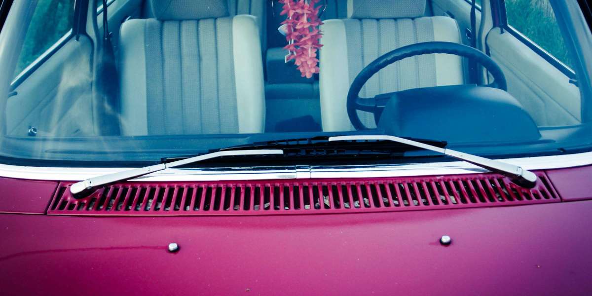 Get the Best Windscreen Chip and Scratch Repairs Without Breaking the Bank