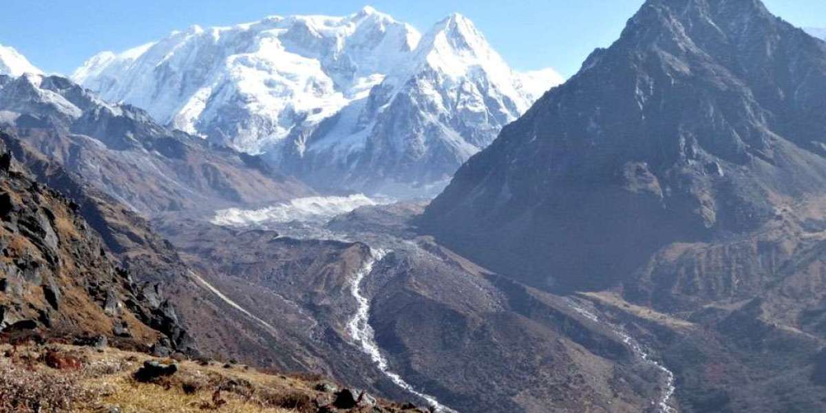 Stok Palace Heritage Hotel & Ladakh’s Hidden Majesty: Stay Royal, Travel Wild (2025 Guide)