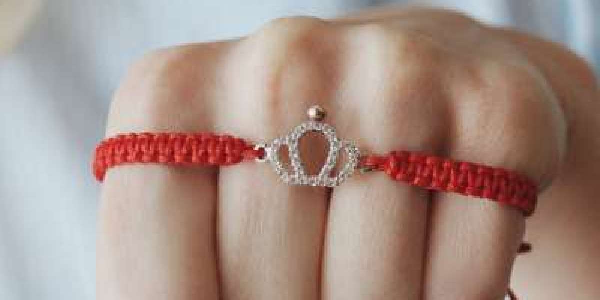 The Magic of Memory: Why Projection Jewellery is the Ultimate Personalised Gift