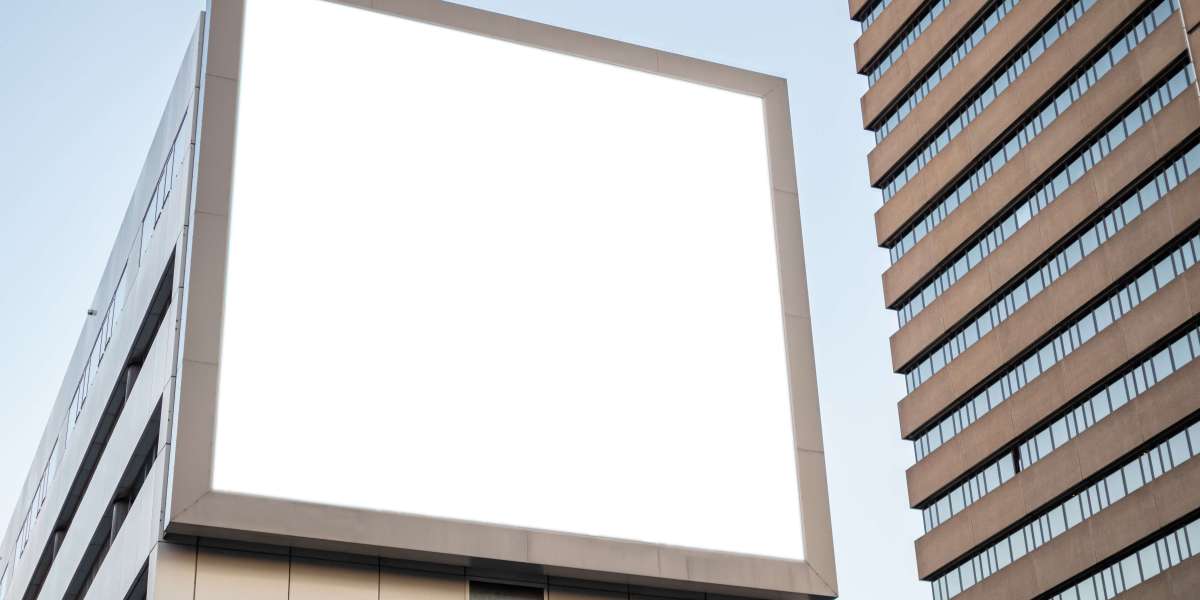What Makes Outdoor Advertising Effective in the UAE?