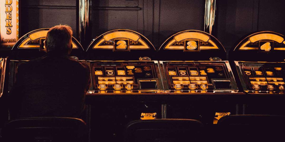 Navigating Responsible Gambling in the Online Casino Landscape: Tools and Strategies for Players in 2025