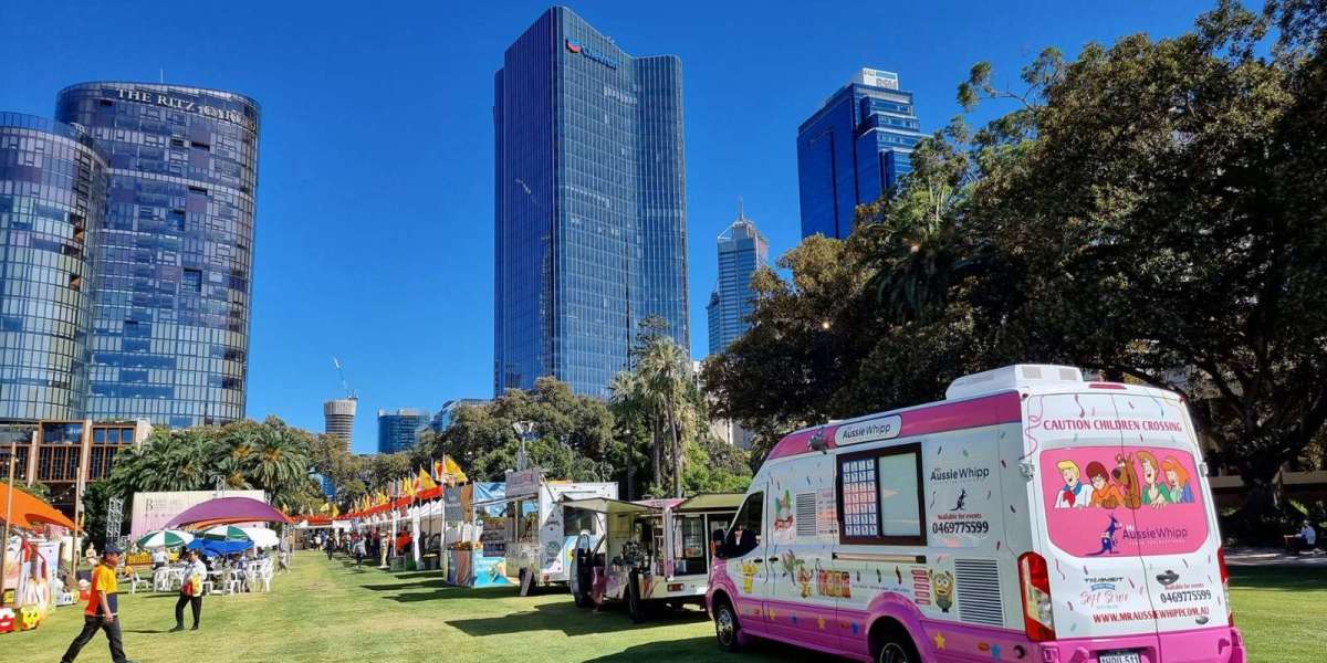 5 Reasons to Hire a Mr Whippy Ice Cream Van for Your Wedding
