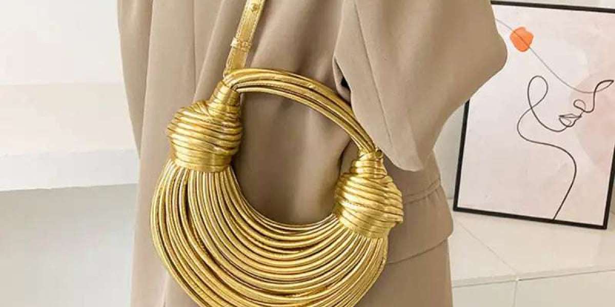 Make a Statement: The Best Crystal Pendant Necklaces for Every Occasion