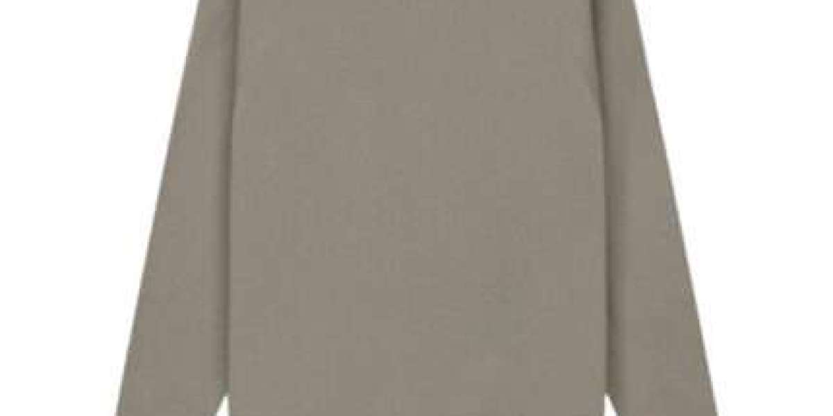 Essentials Sweatshirt—The Cozy Classic Redefined