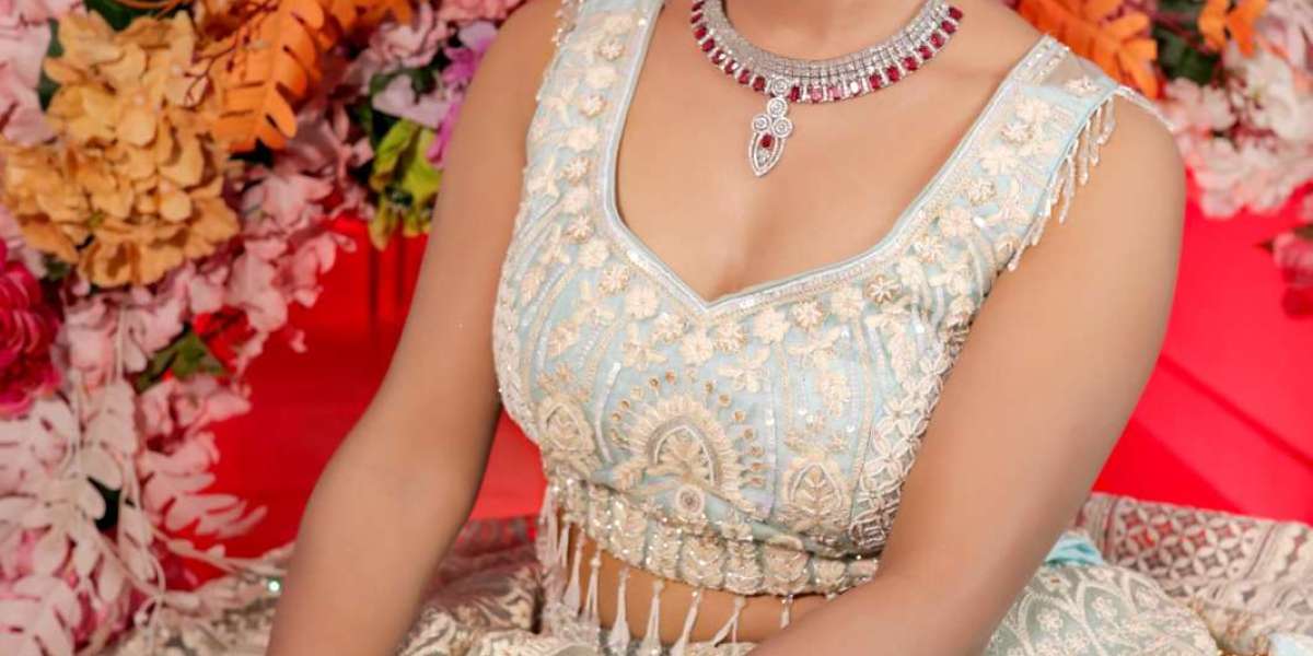 Best Natural Bridal Makeup in Varanasi – Follow Celebrity Trend To Enhance Your Natural Beauty