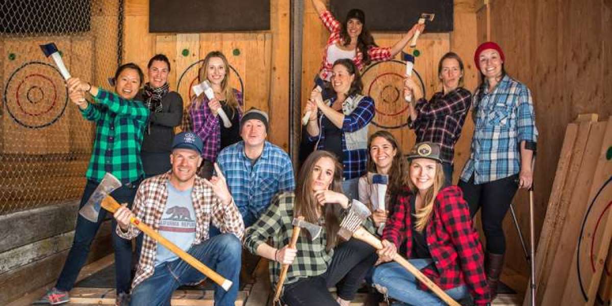 Why Axe Throwing Gift Cards Make the Perfect Present for Fun Group Activities