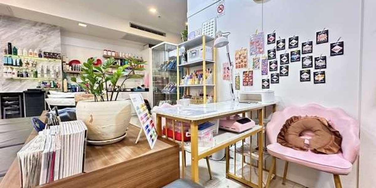 Room Salon Stories: Truth or Urban Legend?