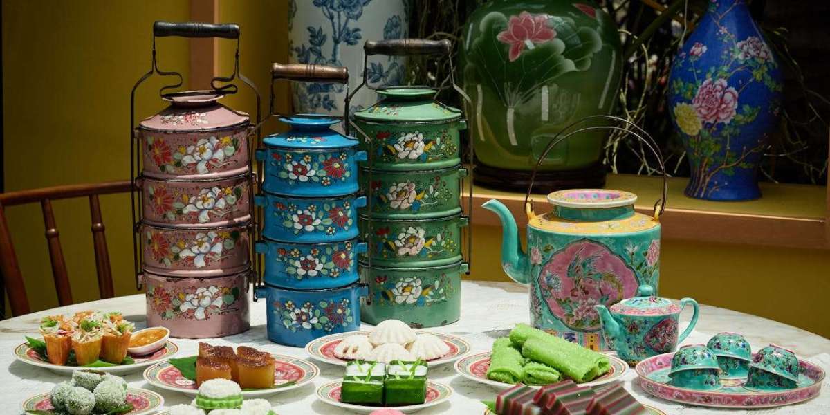 Why UK Professionals Are Turning to Tiffin Services for Daily Lunches