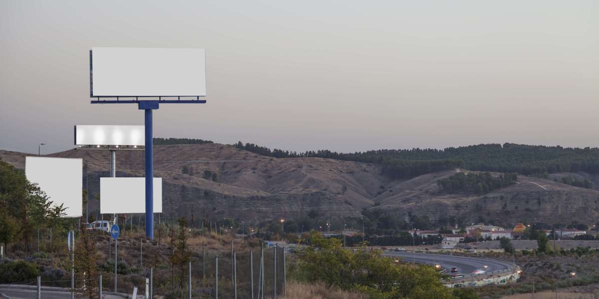 Storytelling Through Outdoor Media: Turning Heads in Seconds