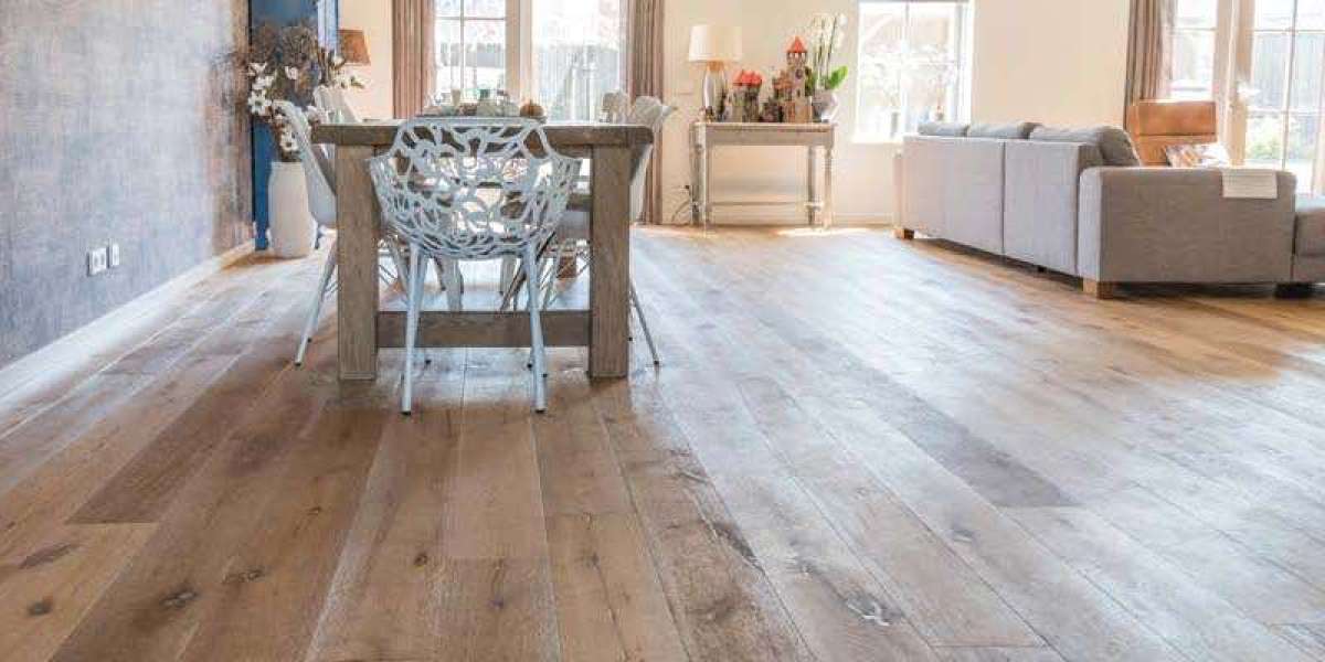 Suelos Laminados y Vinílicos en Tenerife: Diseño, Funcionalidad y Confort para tu Hogar