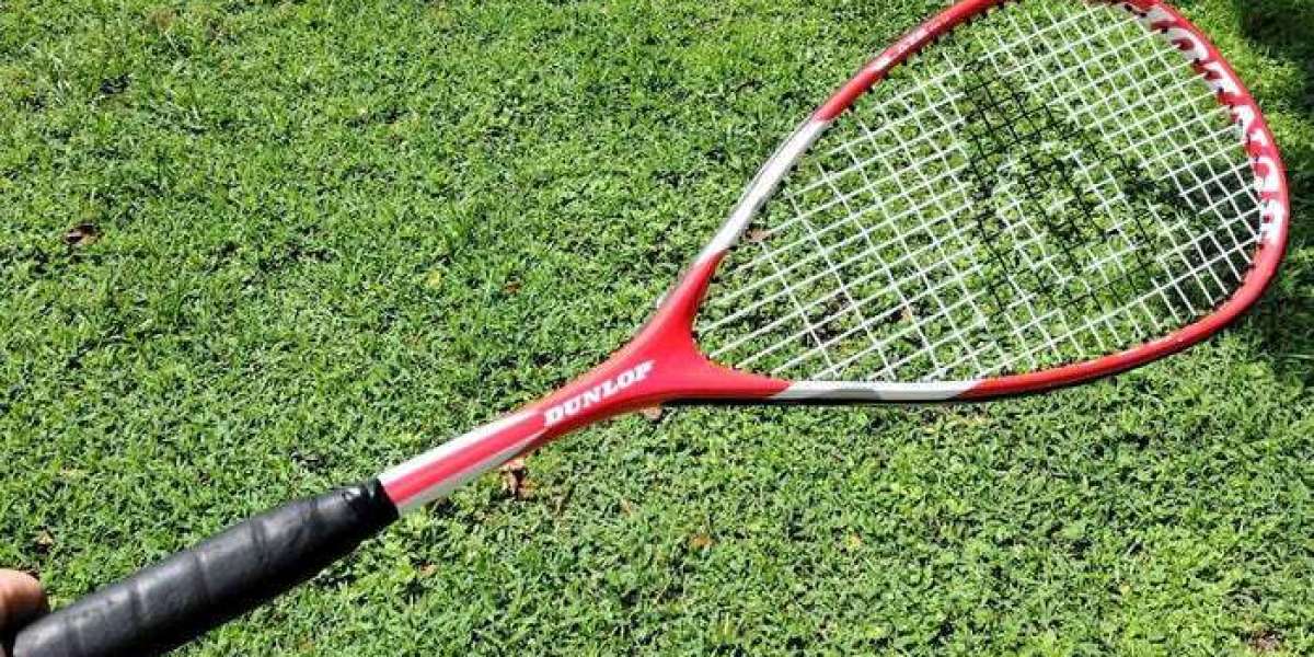 Play Smarter with the Dunlop Blaze C100 Tennis Racket