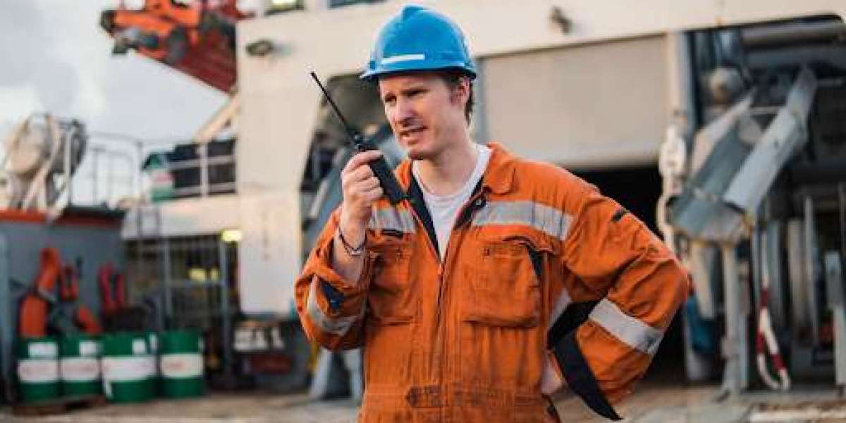 Top Features to Look for in Fire Retardant Workwear Today