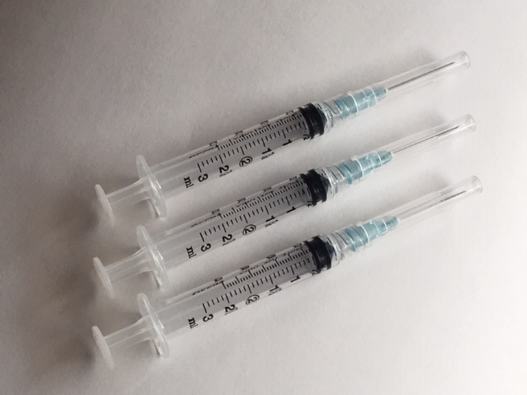 Which Medical Syringe Works Best With Luer Lock Needles and Why