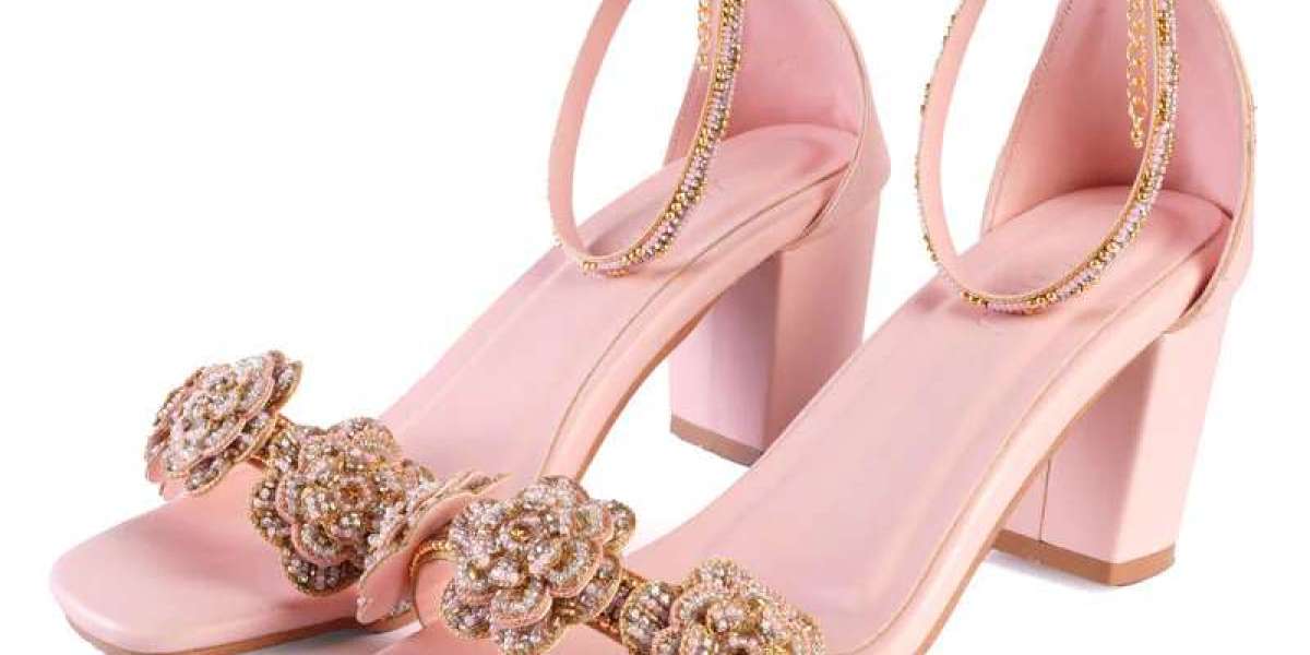 Juti for Women: A Perfect Blend of Tradition and Modern Elegance