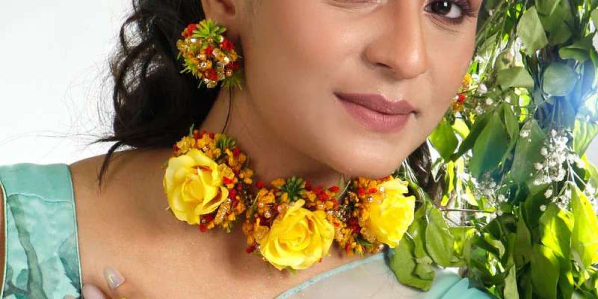 VAIDAAN’s Best Flower Jewellery Set for Indian Brides