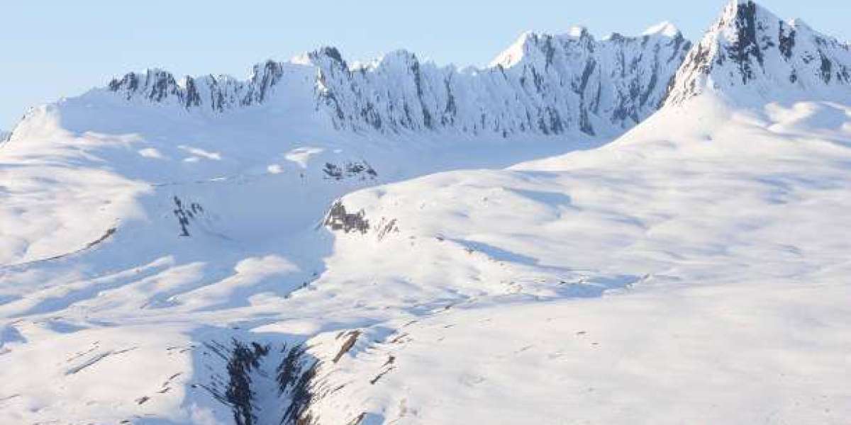 Exploring the Thrill of Snowboarding in Alaska
