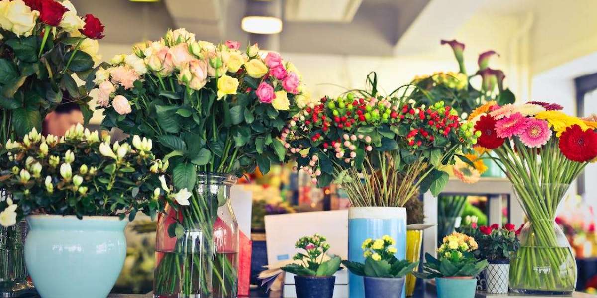 Flower Delivery Dubai with expert florists at Flowers Mart
