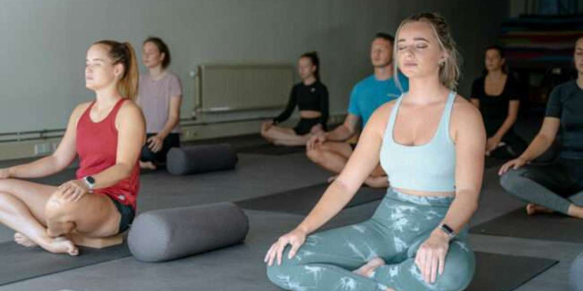 Postnatal Yoga Nijmegen for New Mothers