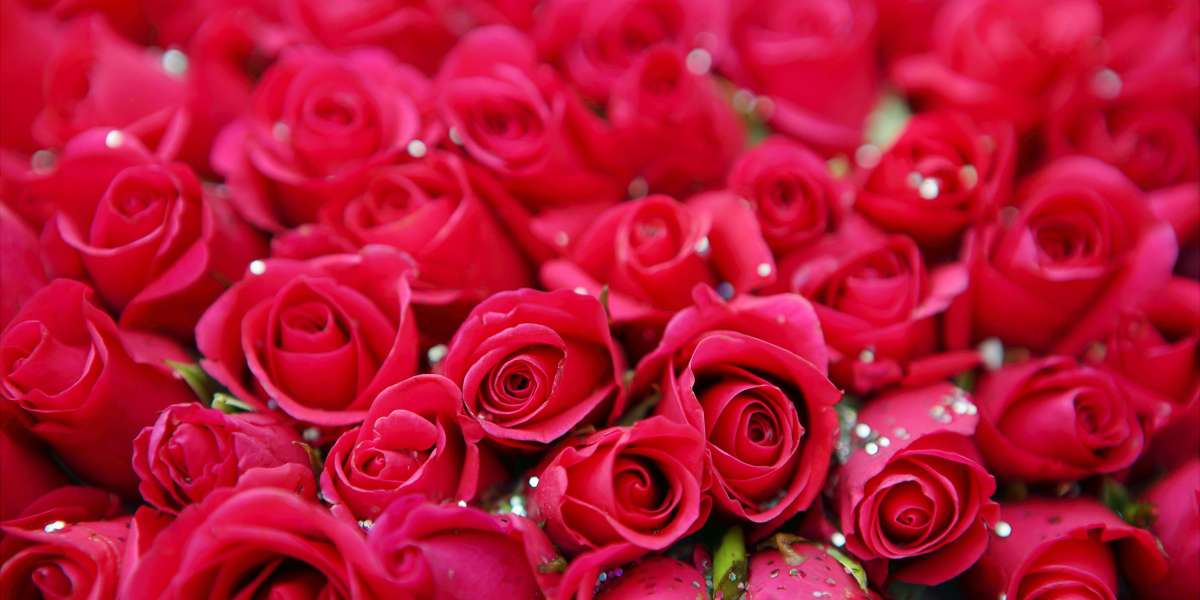 Flower Delivery Dubai with expert florists at Flowers Mart
