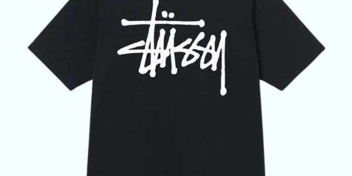 The Best Ways to Wear a Camiseta Stussy This Year