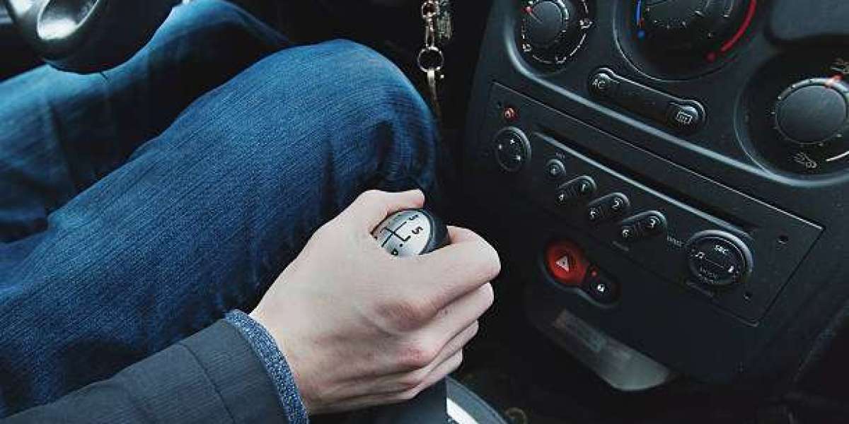 The Comprehensive Benefits of Manual Driving Lessons Watford with Skilled Driving Instructors Watford