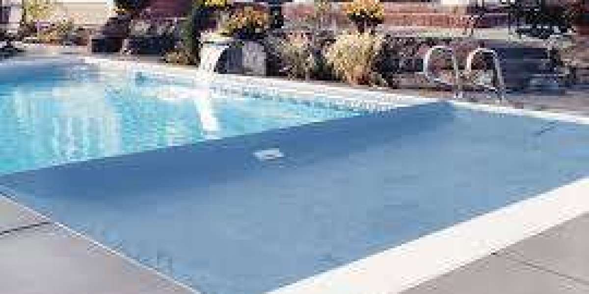 How to Maximize Space with a Retractable Pool Enclosure