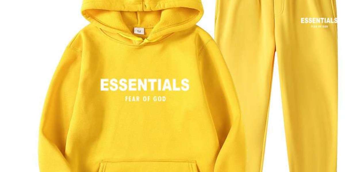 Essentials Hoodie: The Symbol of Relaxed Luxury