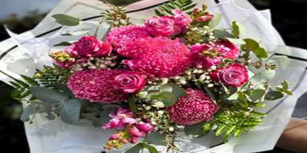 Why Your Local Florist is the Secret to Perfect Holiday Flowers