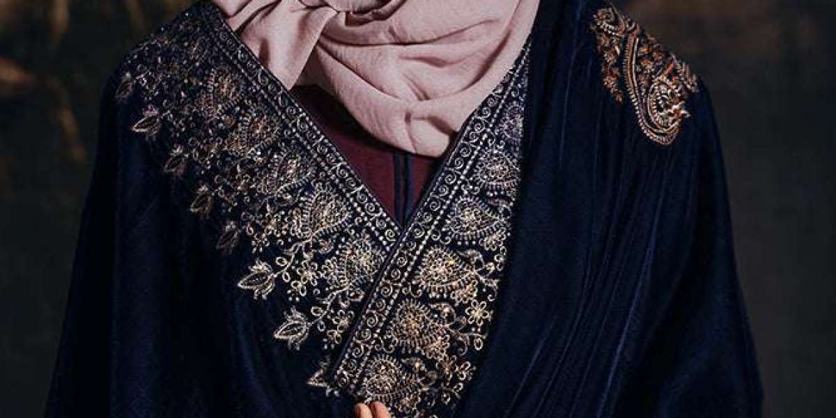 Shawls that Define Elegance and Comfort – Explore Premium Collection at Sarwat PK