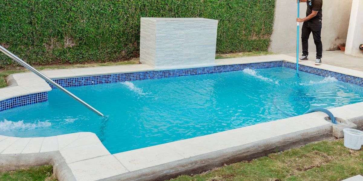 Designing Luxury Custom Pools in Martinsburg for Lasting Backyard Retreats