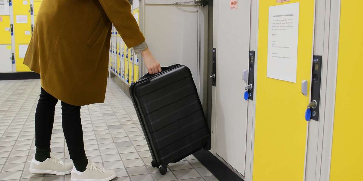 How Travelers Use Luggage Storage to Explore Freely