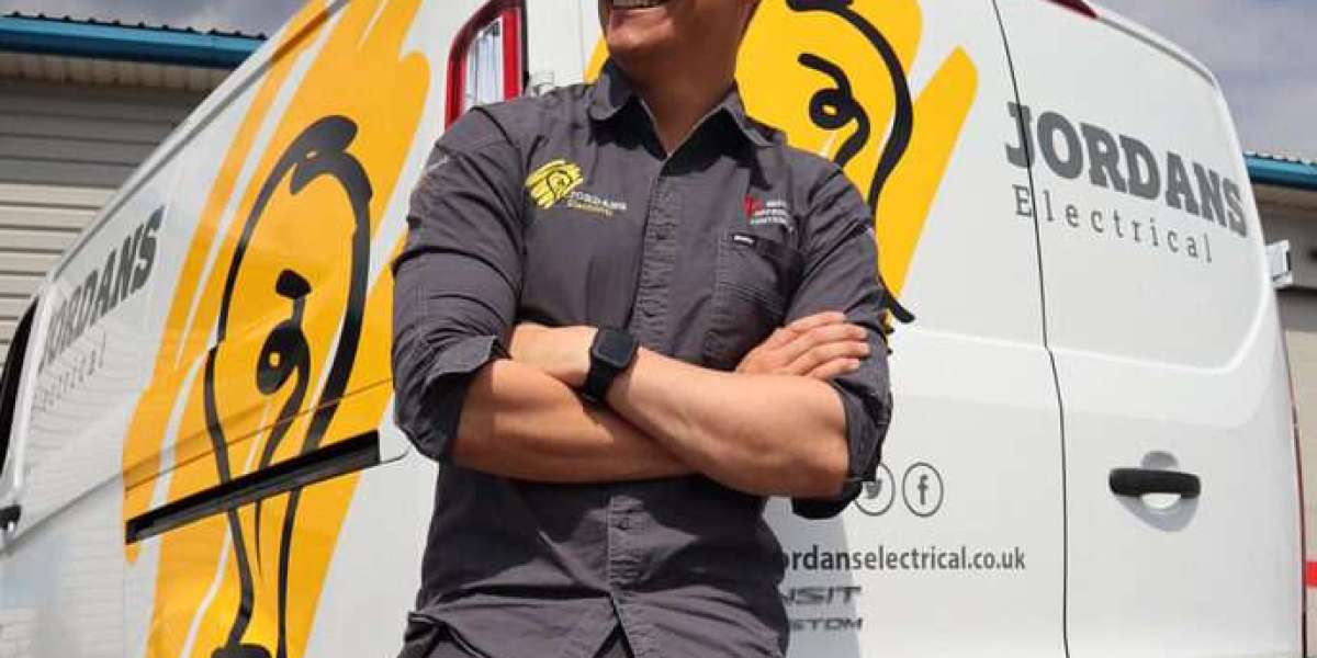 Top Rated Electrician Cardiff Offering Emergency Electrical Services